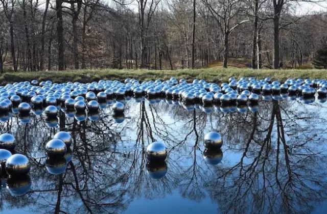 也许你参观过草间婆婆在加州的Infinity Room，但你还没听过这位圆点女王的故事